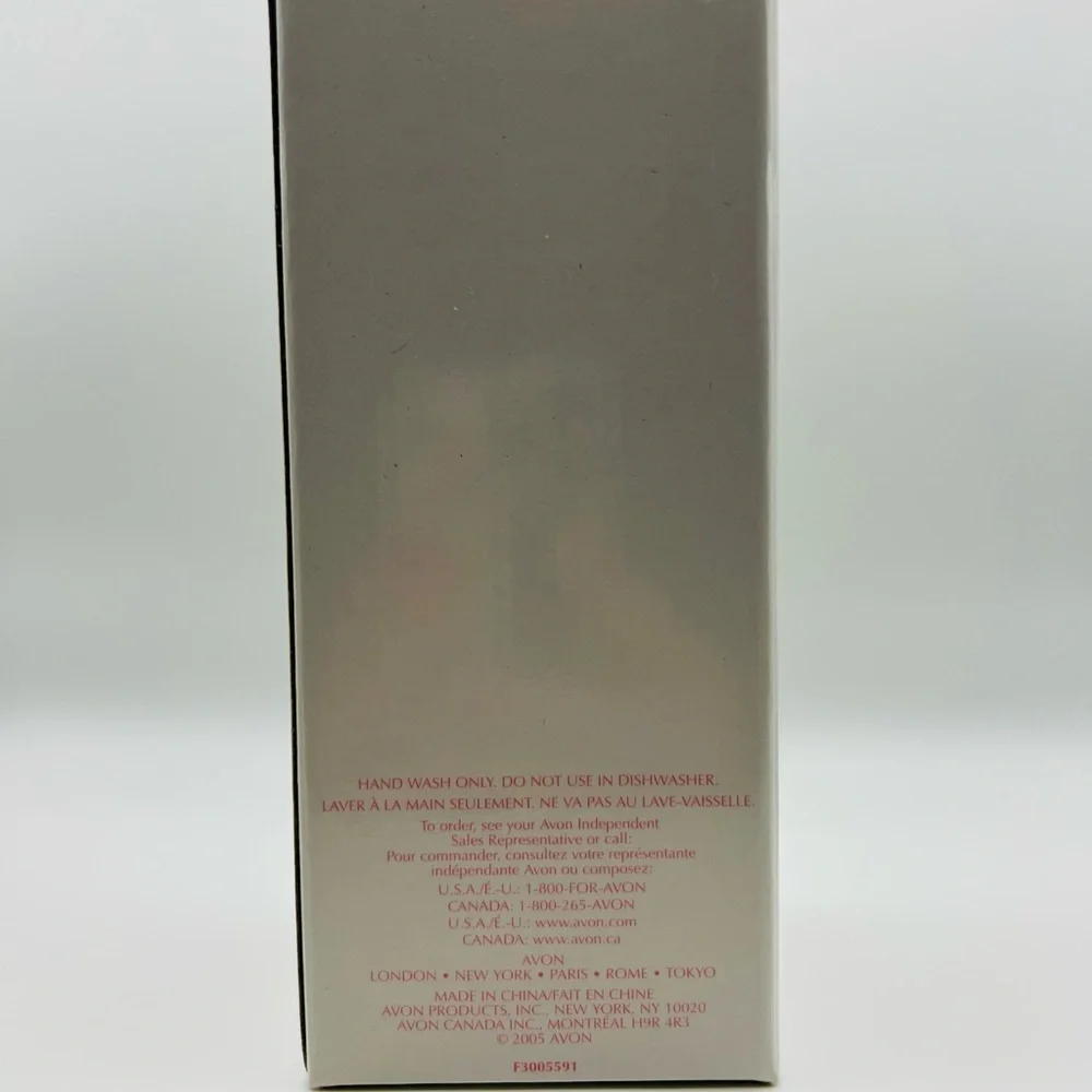Avon Jolly Snowwoman Decanter Soap Pump 2005 Holiday Dispenser NIB